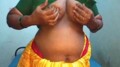 Desi Aunty Showing Her Boobs - hclips.com - India